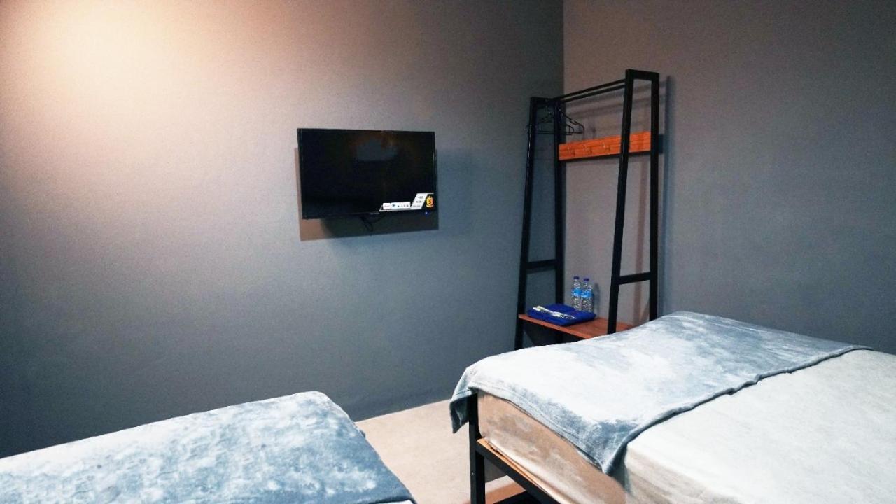 Hostel 18 Pasangan Butuh Surat Nikah Μπαντούνγκ Εξωτερικό φωτογραφία
